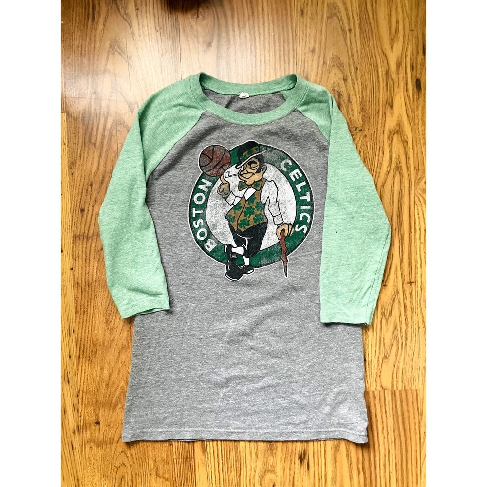 Womans Boston Celtics shirt